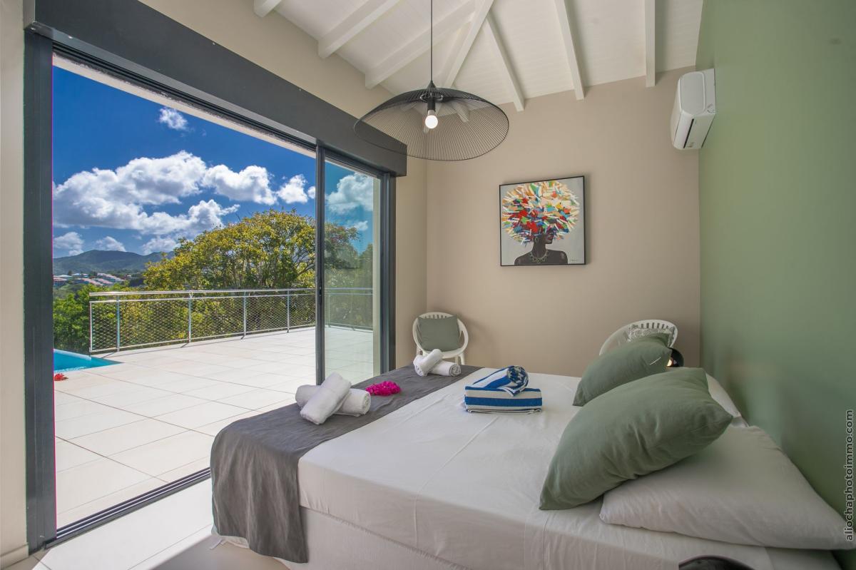 Location_Villa_Les_Trois_Ilets_Martinique_chambre vue piscine 1